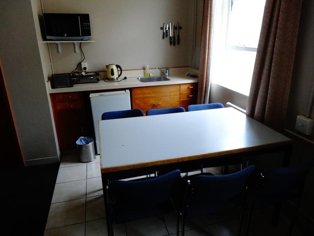Lodge In The City Wellington Room photo